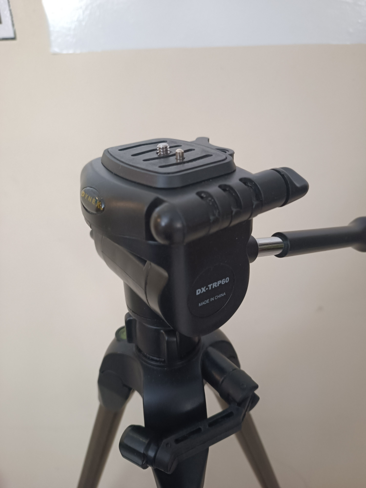 DYNEX Tripod - photo 2