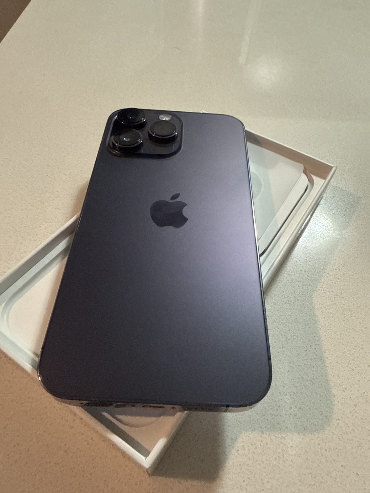 iPhone 14 Pro Max - photo 3