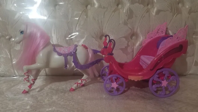 Barbie Princess & The Popstar Lights & Music Carriage thumbnail