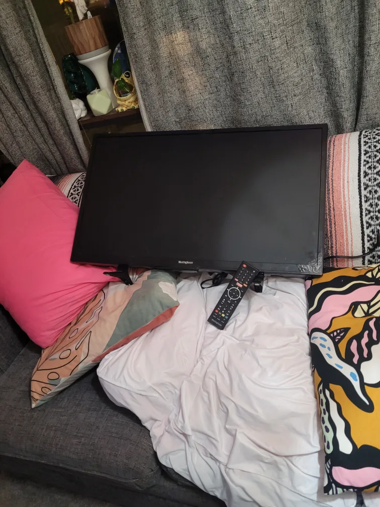 Westinghouse 32" smart TV thumbnail