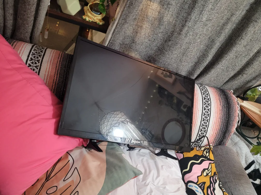 Westinghouse 32" smart TV image indicator(2)