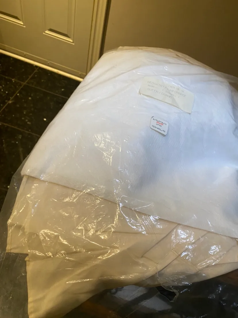 Queen Bedskirt. Cream colour 🥕 image indicator(3)