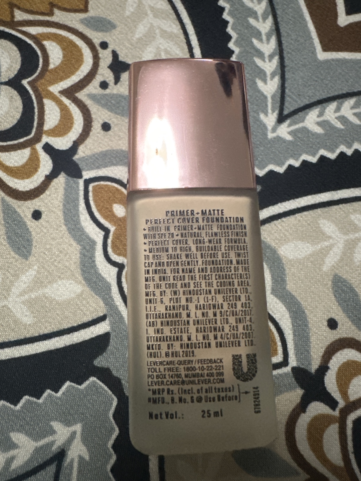 Lakme 9 to 5 Primer + Matte Perfect Cover Foundation - C100 - photo 4