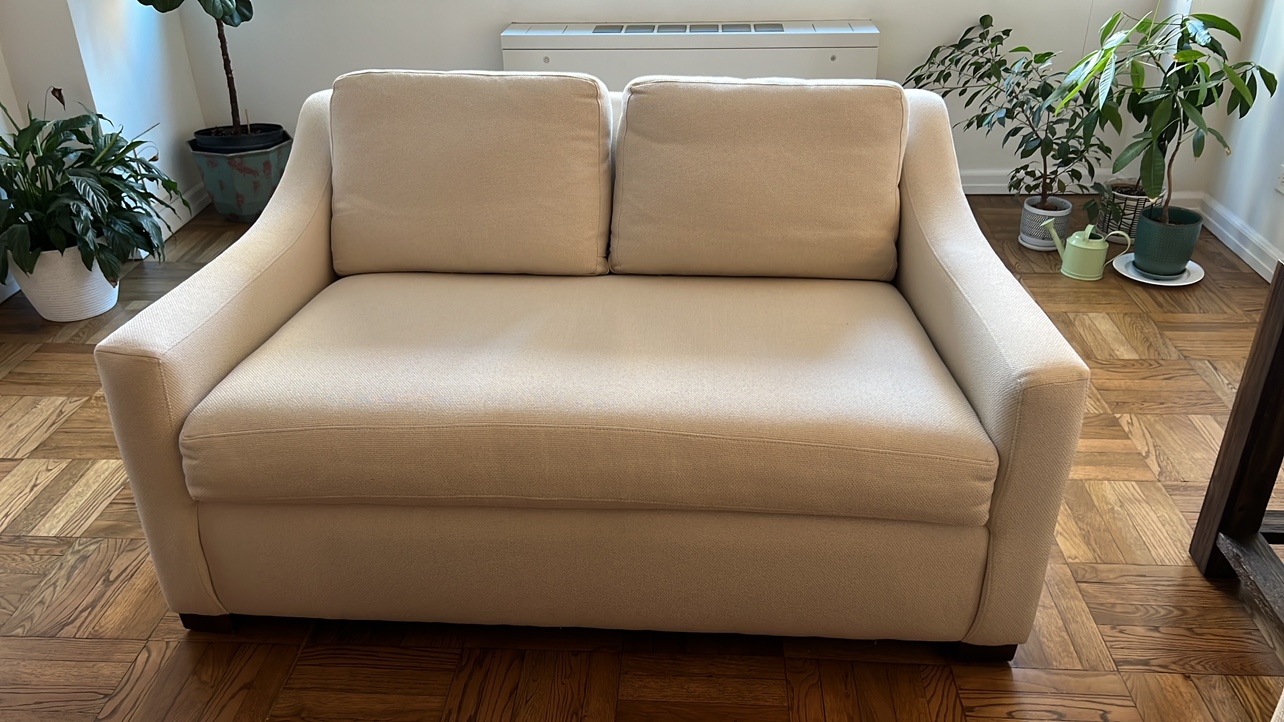 Living Room Bassett Sofa & loveseat - photo 4