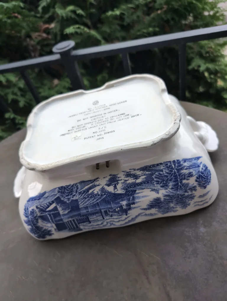 #freecycle Vintage Blue and White Serving Dish image indicator(3)