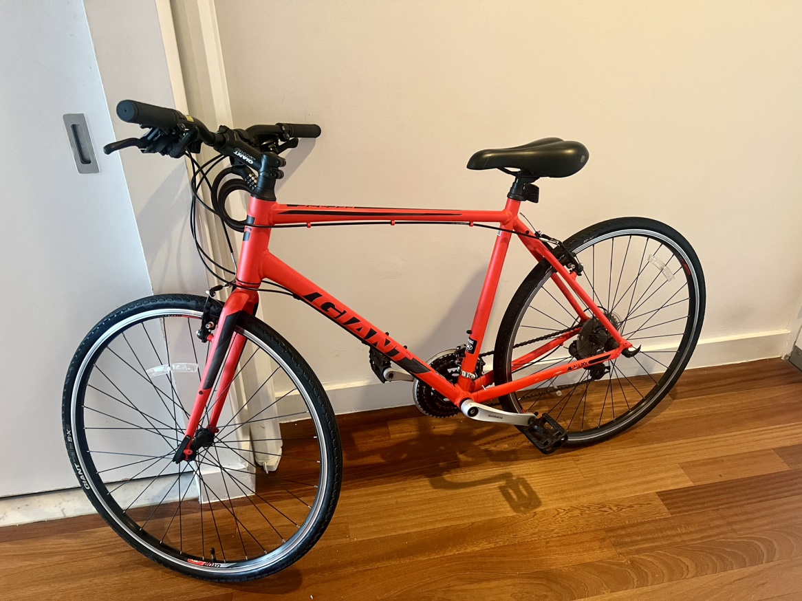 Giant Escape 3 City Bike - Sleek Black & Orange Urban Cruiser