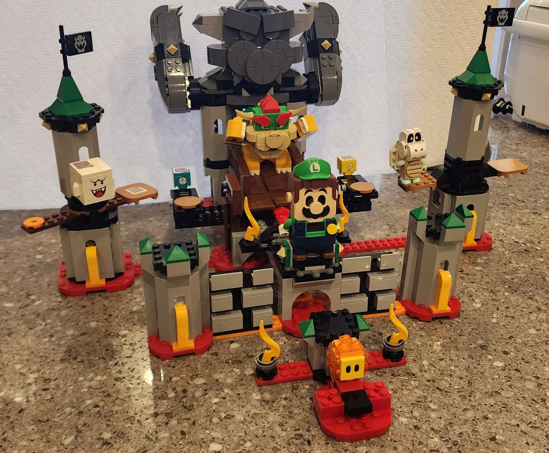 Lego Super Mario Bowser's Castle Boss Battle Expansion Set thumbnail