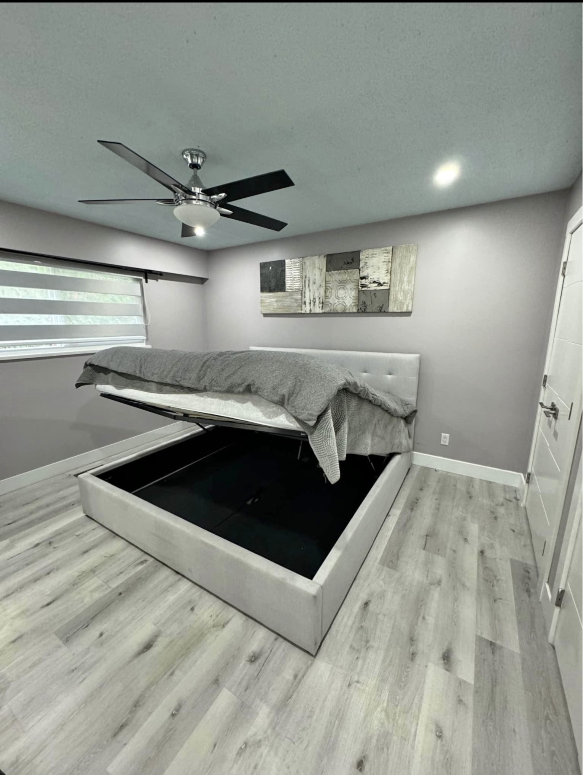 King Size Upholstered Storage Bed Frame - photo 2