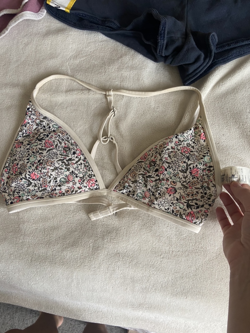 ✨FREE ✨ assorted athletic wear - photo 2