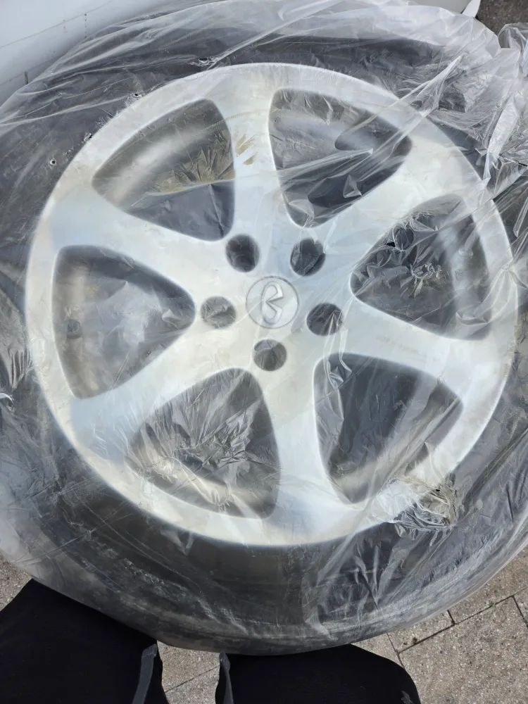 Infiniti G35 Wheels & Tires image indicator(3)