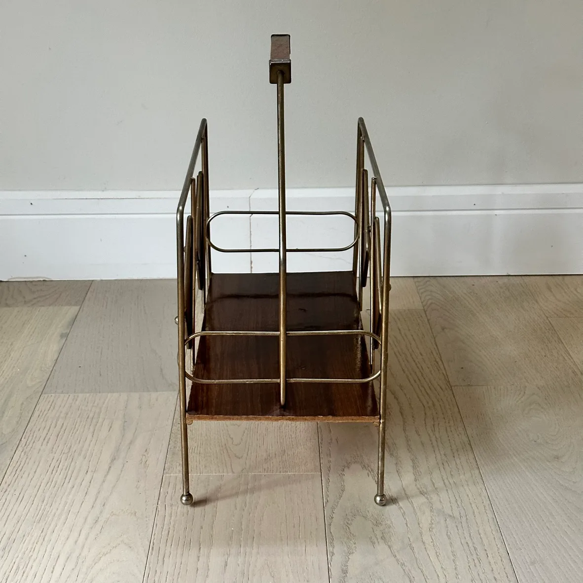 Mid-Century Modern Magazine Rack image indicator(5)