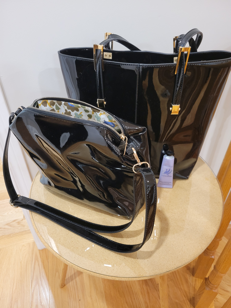 Assorted women's totes 🎒