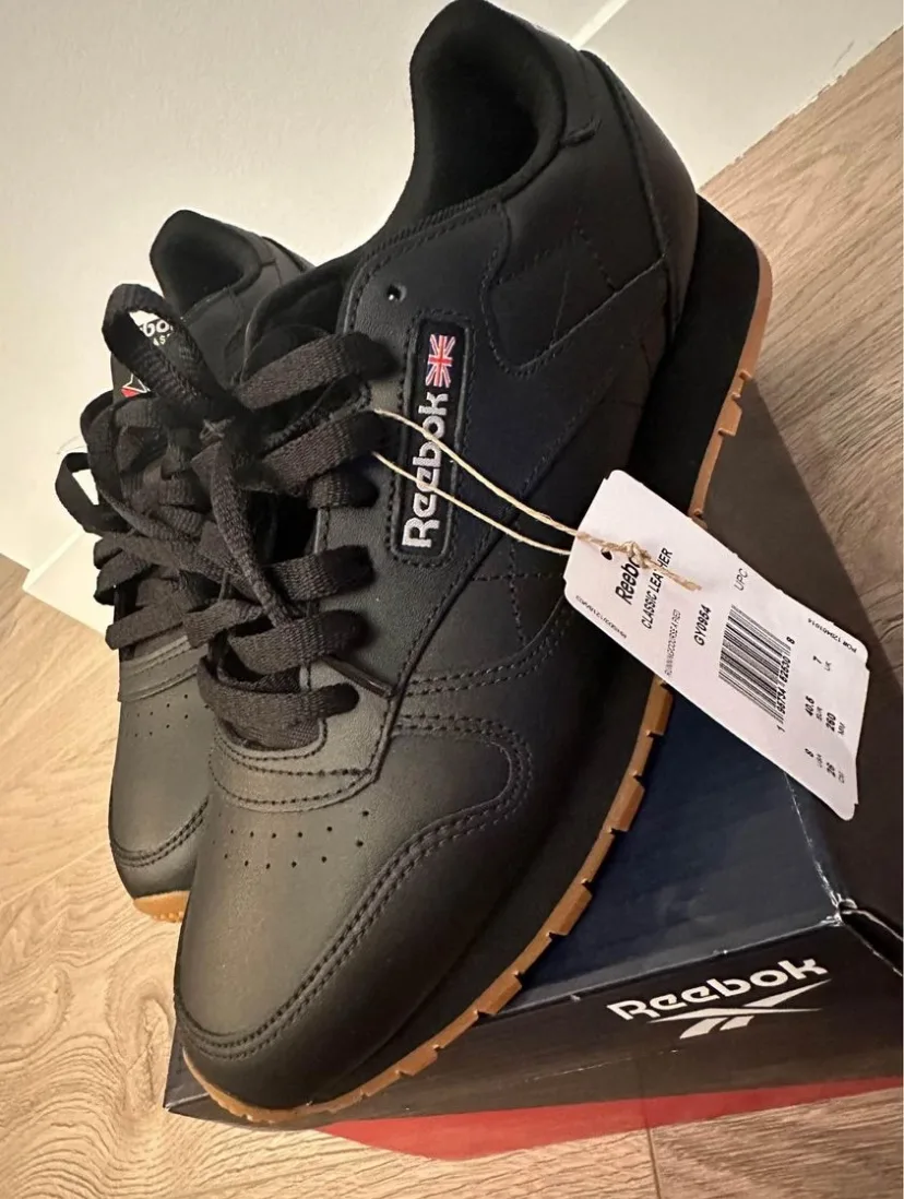 Reebok Classic Leather Running Shoes - Size 8 thumbnail