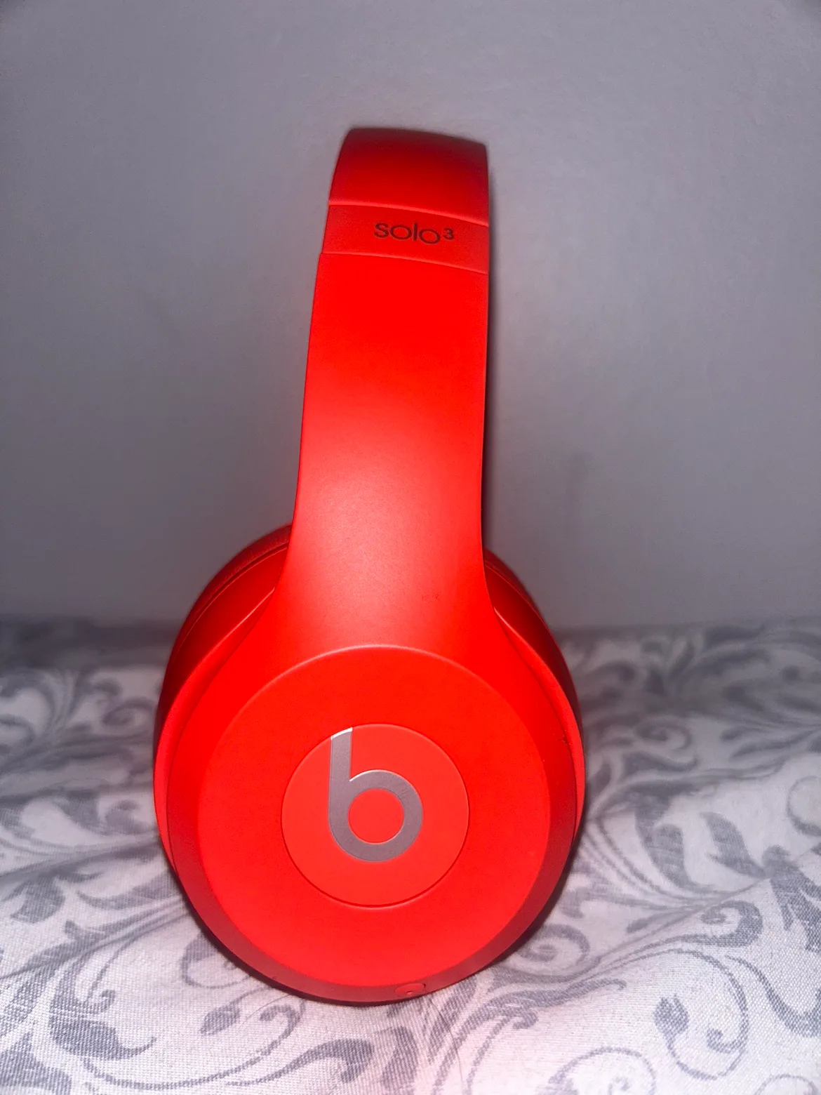 Beats by Dre Solo3 Wireless Headphones image indicator(2)