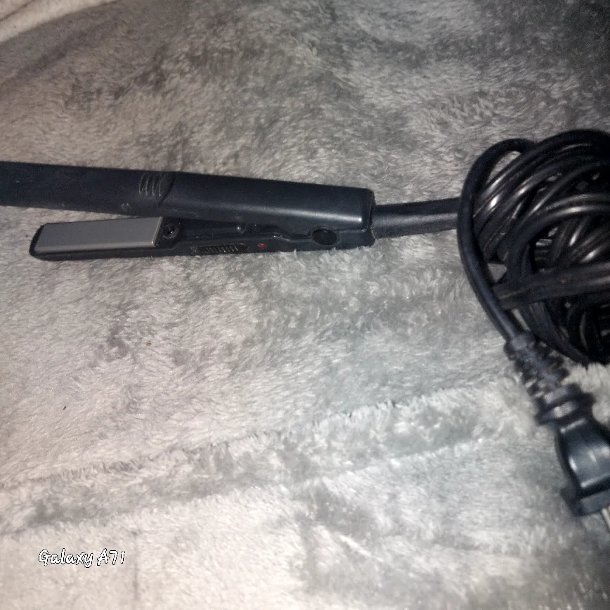 MINI- HAIR STRAIGHTENERS (3) image indicator(4)