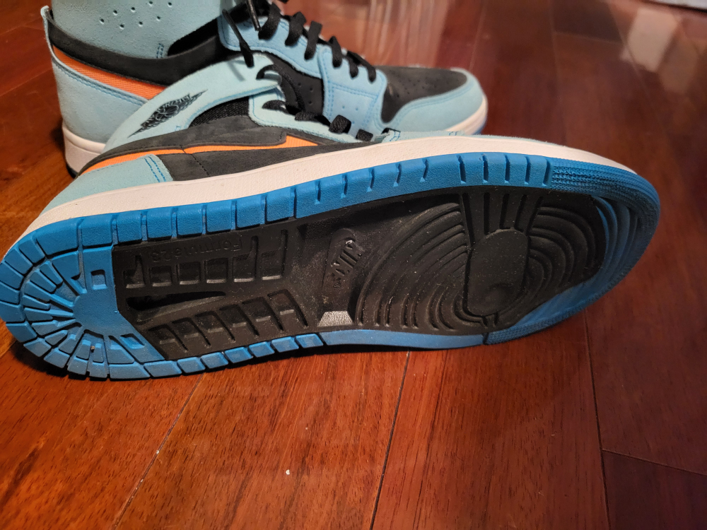 Air Jordan 1 Retro High OG "UNC" - photo 4