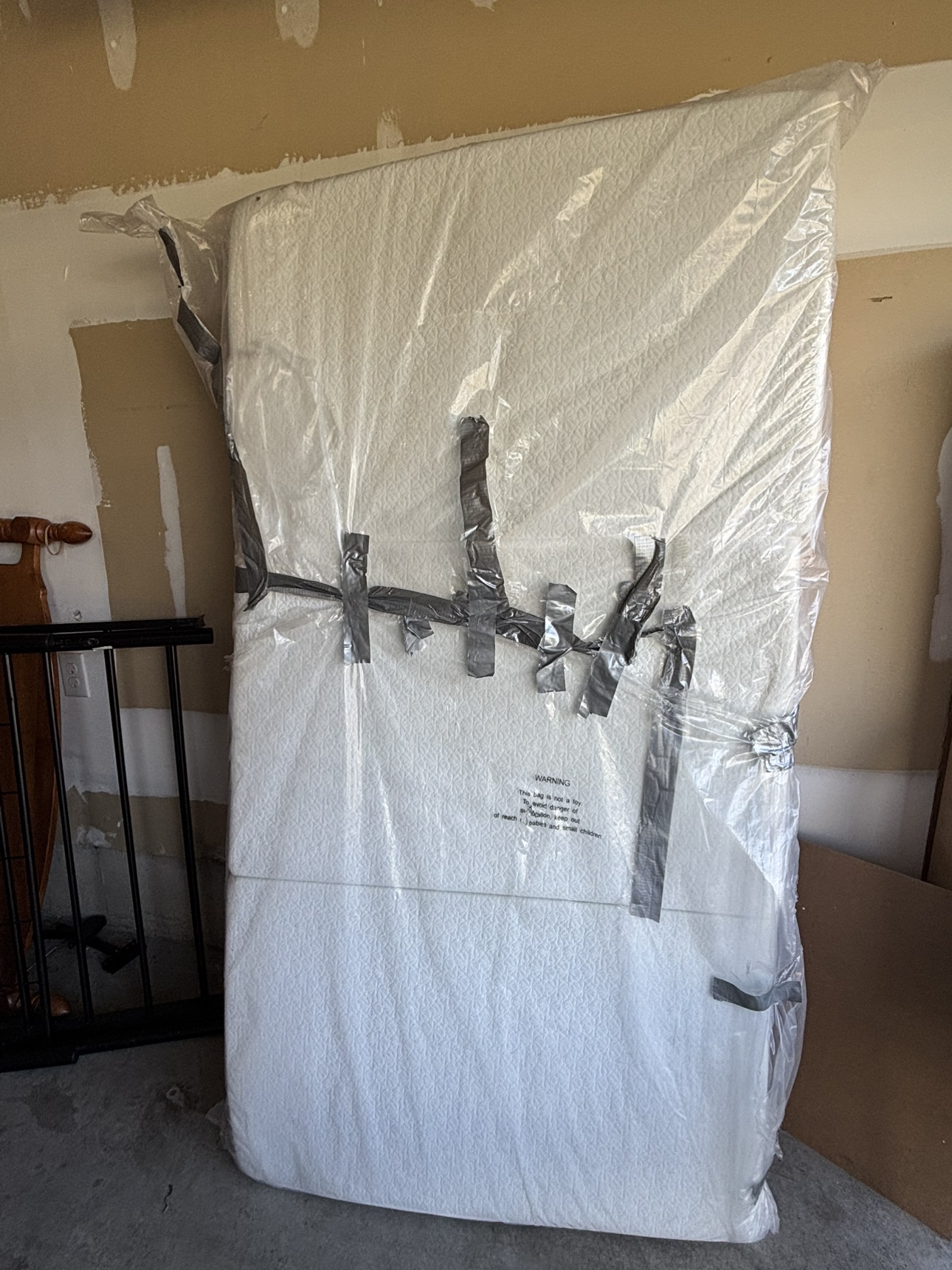 2 Single Mattress and  free Frame Set (missing screws for frame) - photo 2