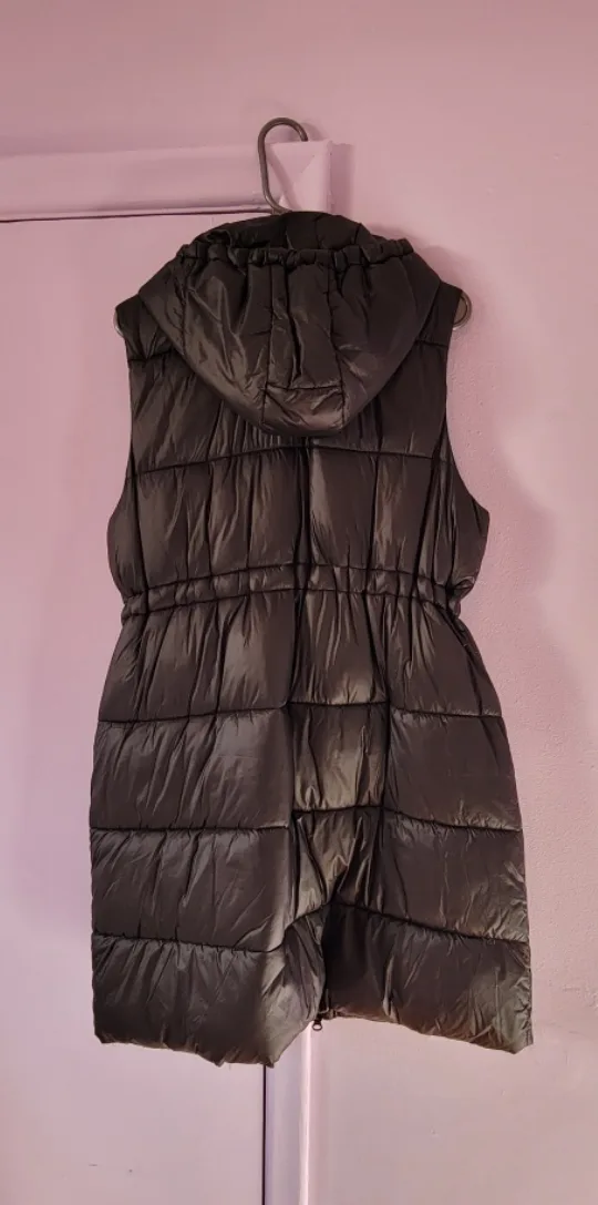 Puffer vest with hood 🍂 image indicator(3)