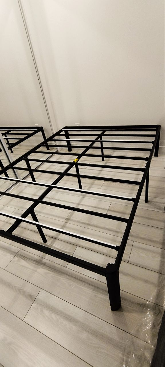 Metal Bed Frame / Size Full