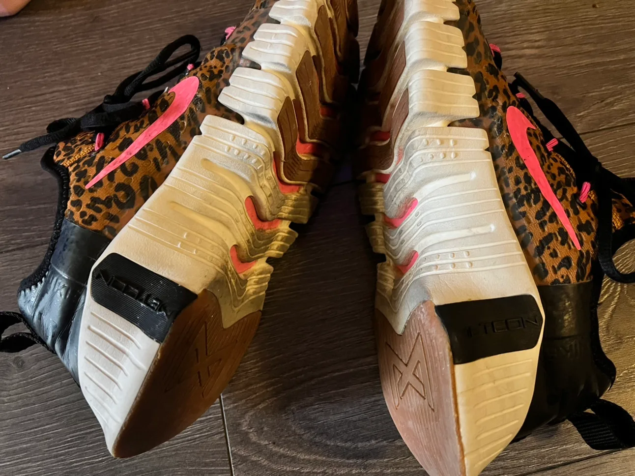 Nike Women's Metcon 5 Leopard Print Running Shoes image indicator(2)