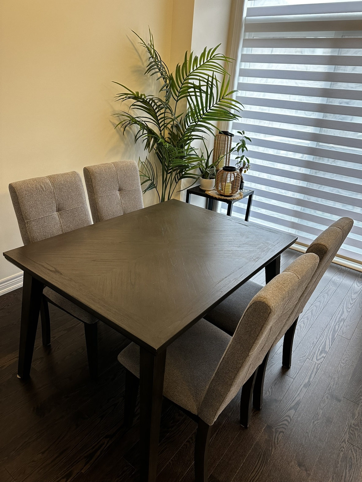 Dining Table Set with 4 Chairs