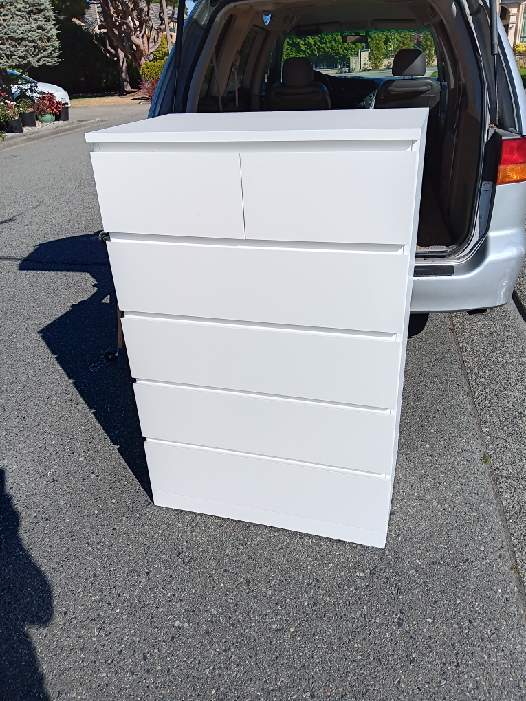malm IKEA dresser, delivery available