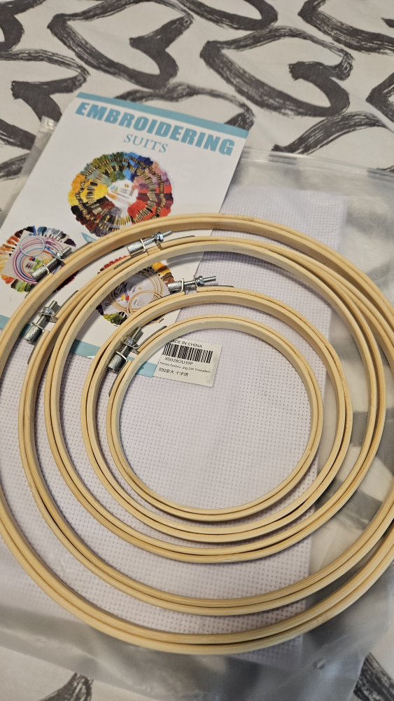 Embroidery Hoop Set with Threads - photo 3