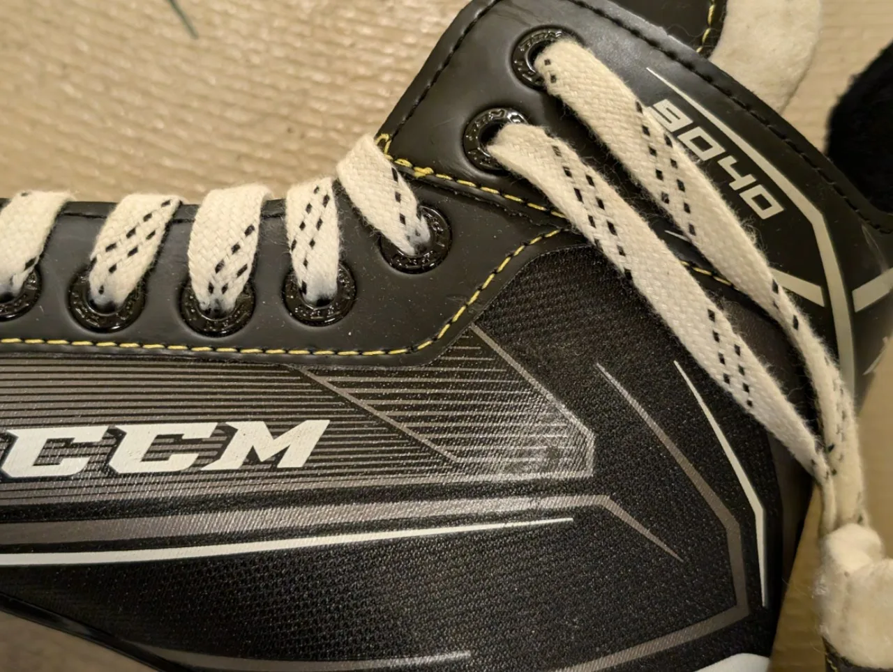 CCM Hockey Skates Size 3 like new image indicator(2)
