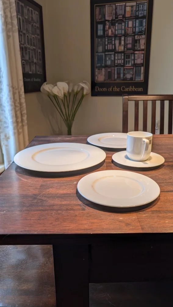 Vera Wang Wedgwood White 38 Pieces of dinnerware image indicator(3)