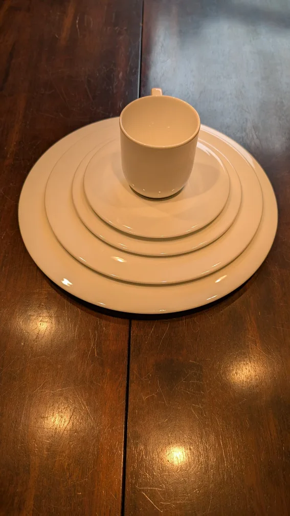 Vera Wang Wedgwood White 38 Pieces of dinnerware image indicator(5)