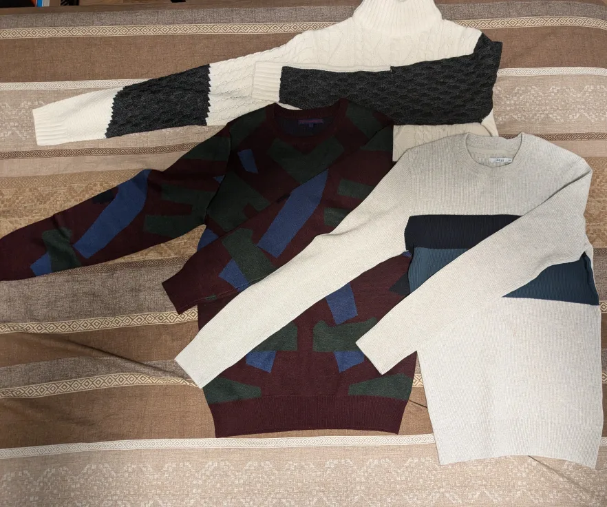 Bundle of 5 Unisex Sweaters and 1 Hoodie image indicator(2)