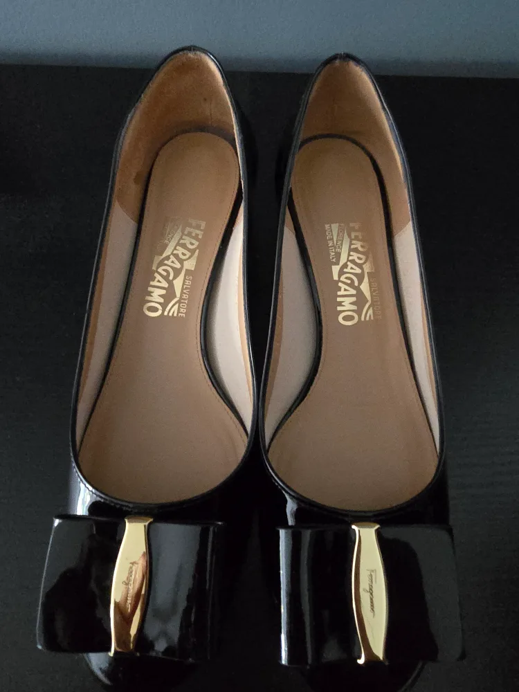 NEW Salvatore Ferragamo Black Patent Leather Pumps, Size 9 image indicator(3)