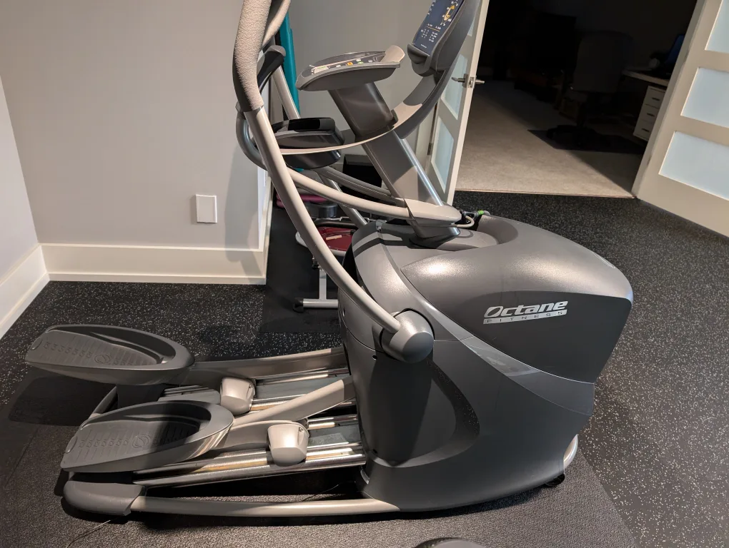 Octane Fitness Q37ci Elliptical with Cross Circuit Bands thumbnail