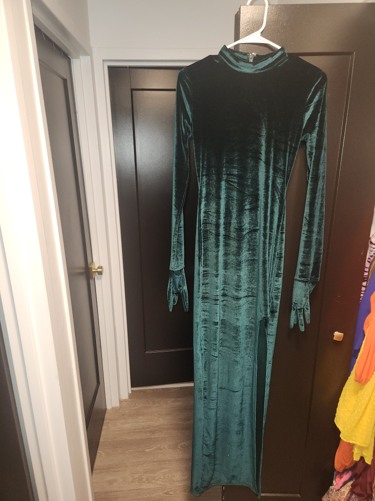 Green Velvet Long Sleeve Dress