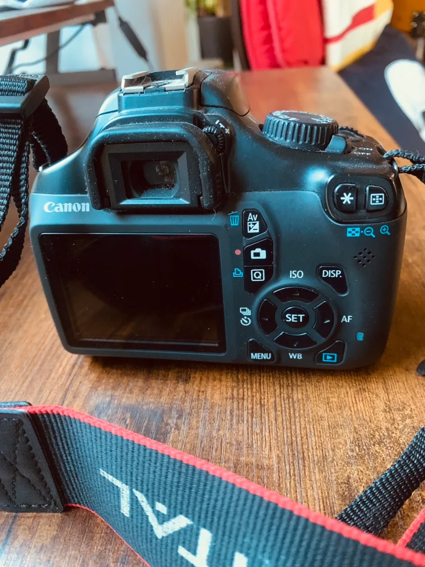 Canon EOS Rebel T1i DSLR Camera image indicator(2)