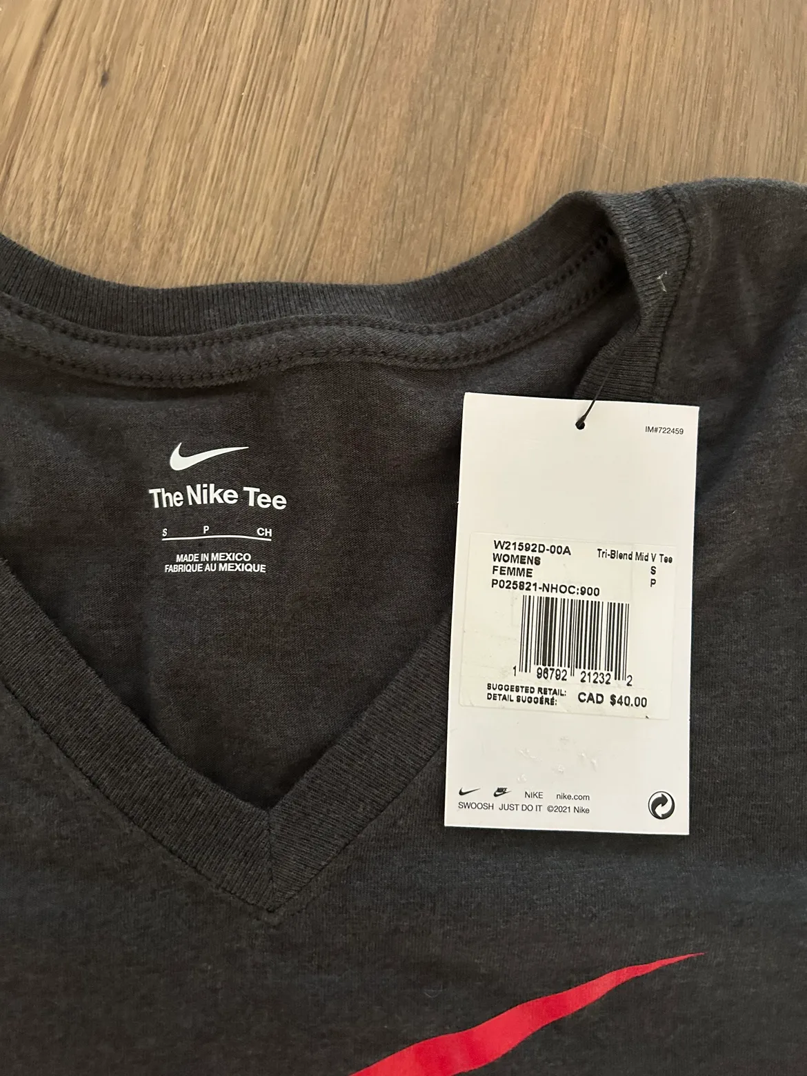 Women’s Nike Hockey T-Shirt sz Small image indicator(2)