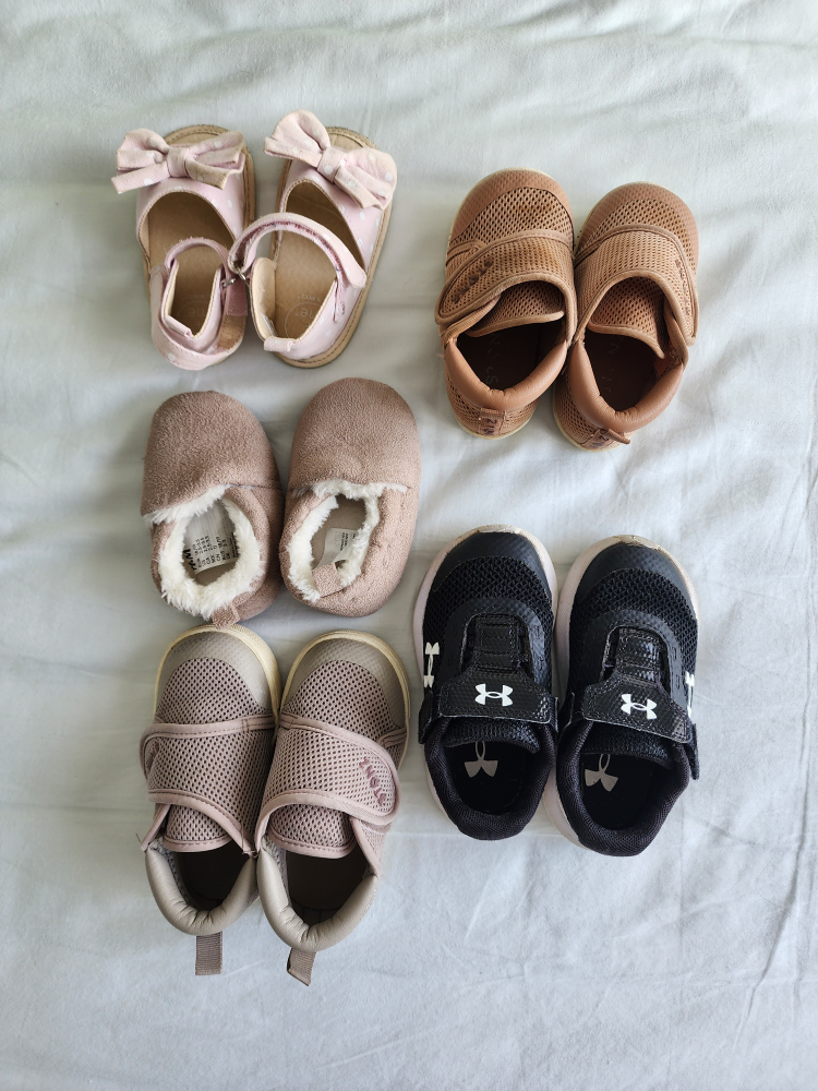 Baby Hats Bibs Mittens Shoes Bundle - photo 2