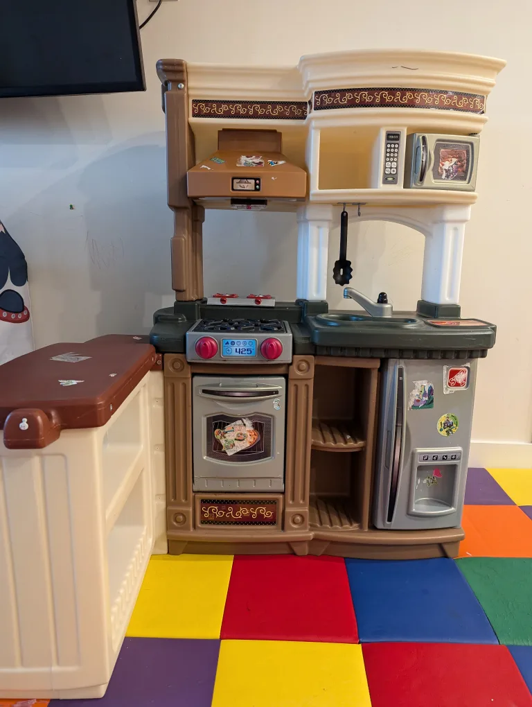Pretend play kitchen set thumbnail