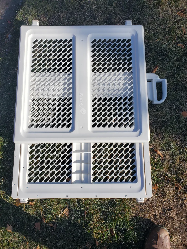 Safety 1st Walk-Through Gate thumbnail