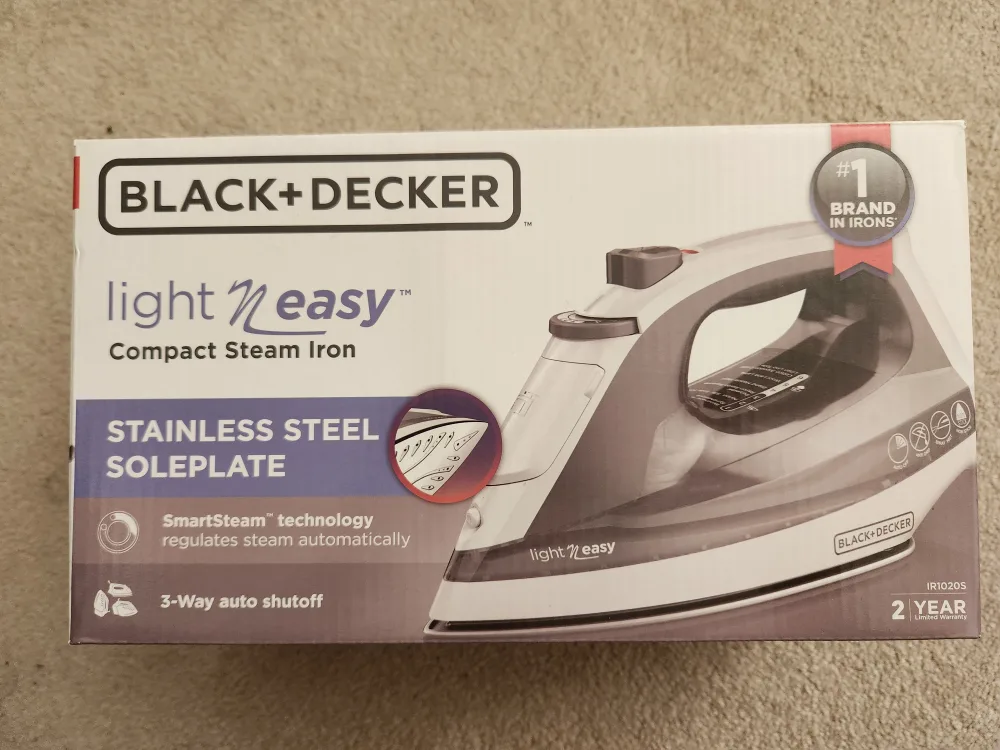 Black+Decker Light N Easy Compact Steam Iron thumbnail