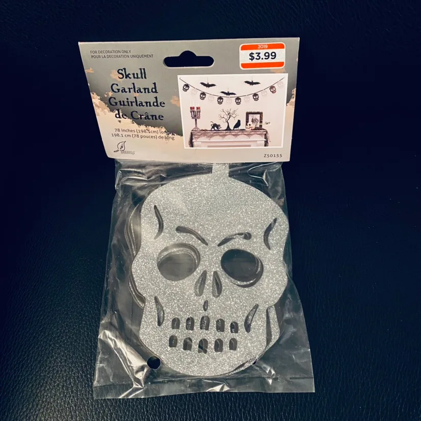 NEW Skull Garland & Press-On Nails image indicator(2)