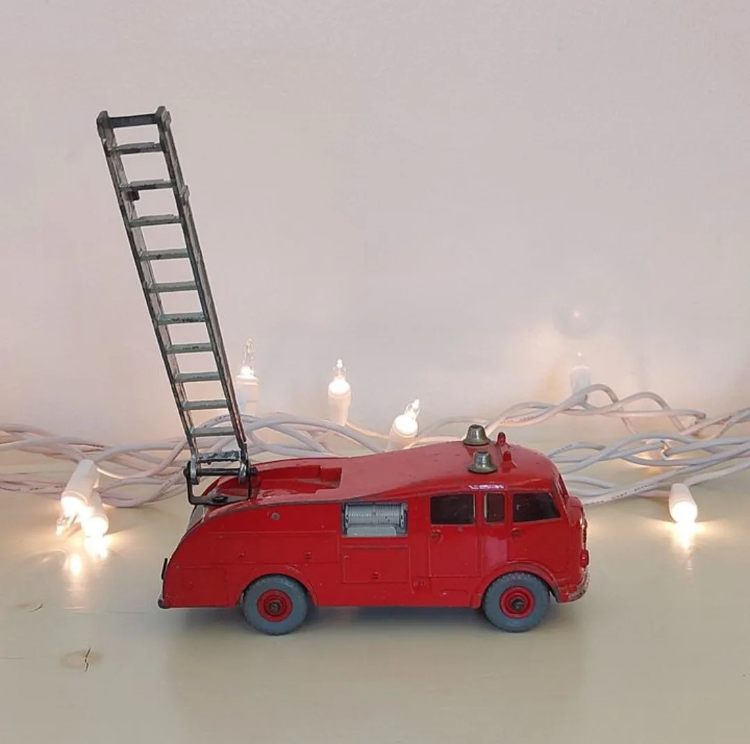 Vintage Matchbox Fire Engine with Ladder image indicator(3)
