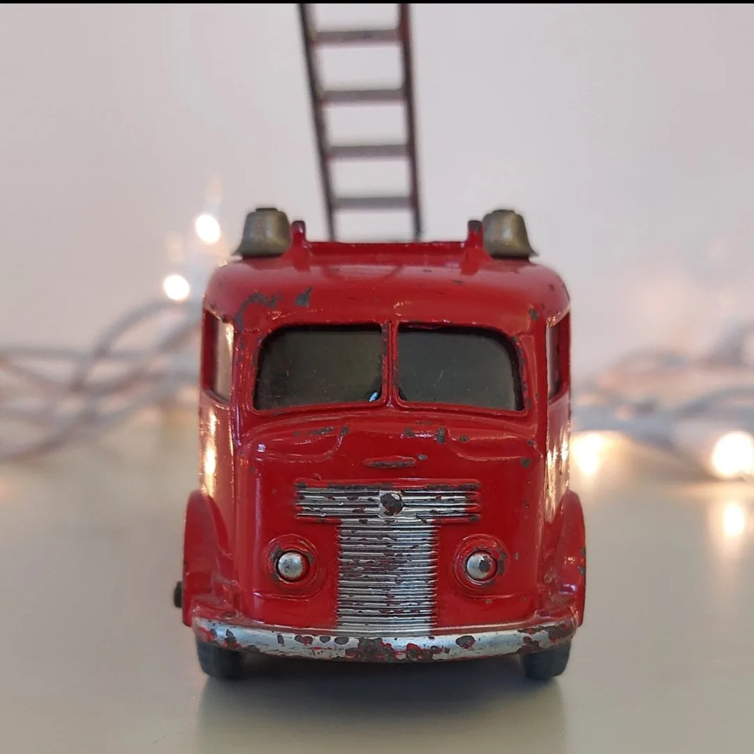 Vintage Matchbox Fire Engine with Ladder image indicator(4)