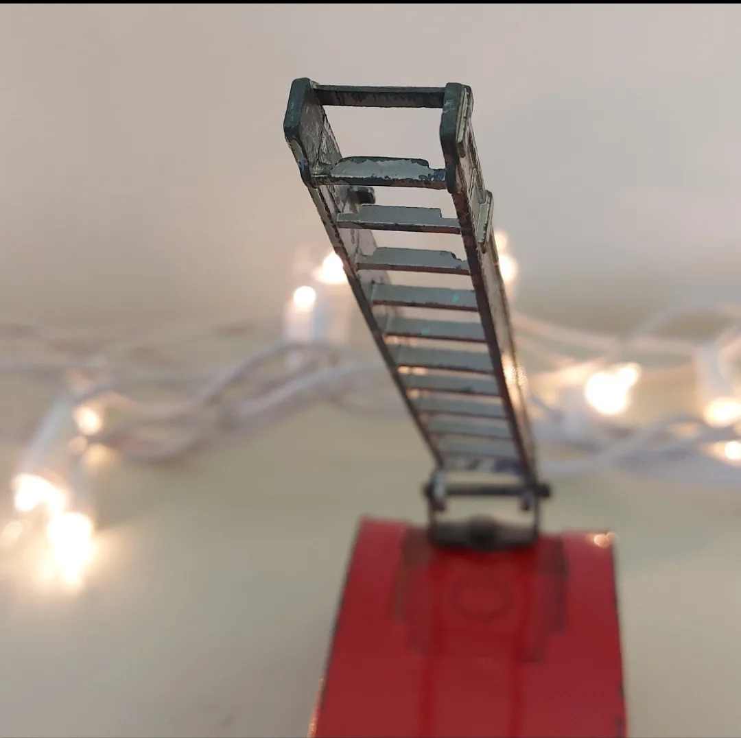 Vintage Matchbox Fire Engine with Ladder image indicator(5)