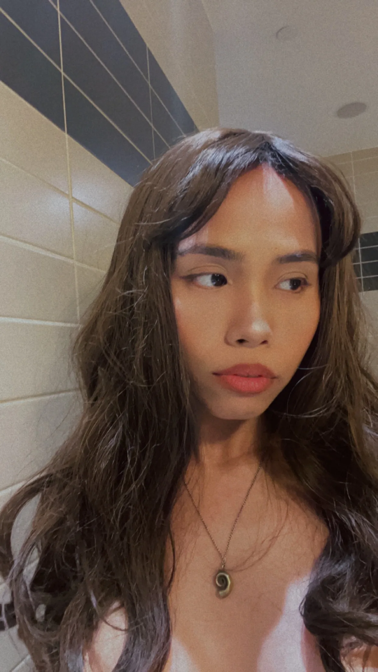 Brunette Wig with Bangs image indicator(6)