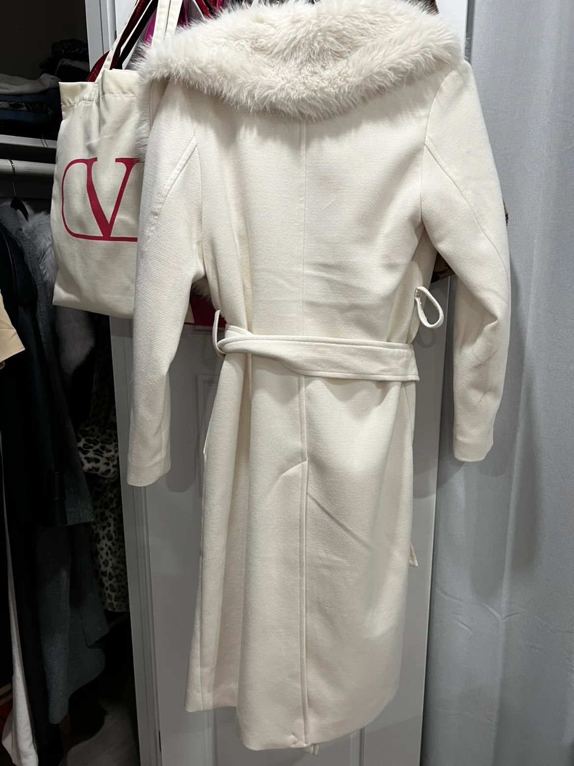 White Faux Fur Collar Coat image indicator(6)