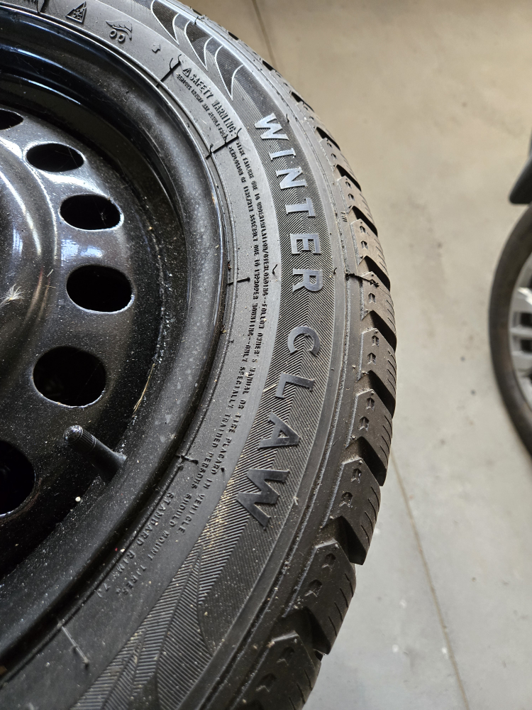 Set of 4 Winterclaw Winter Tires & Steel Rims - photo 2