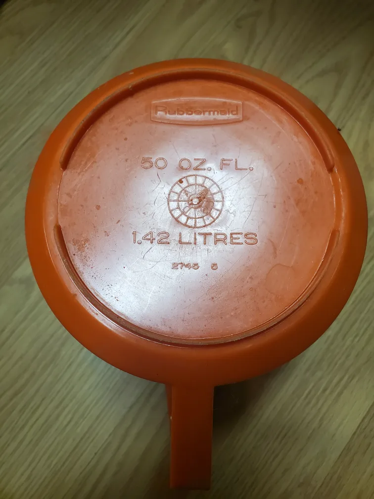 MCM Vintage Rubbermaid Plastic PITCHER 1.5 Quart - Orange w/ LID image indicator(2)