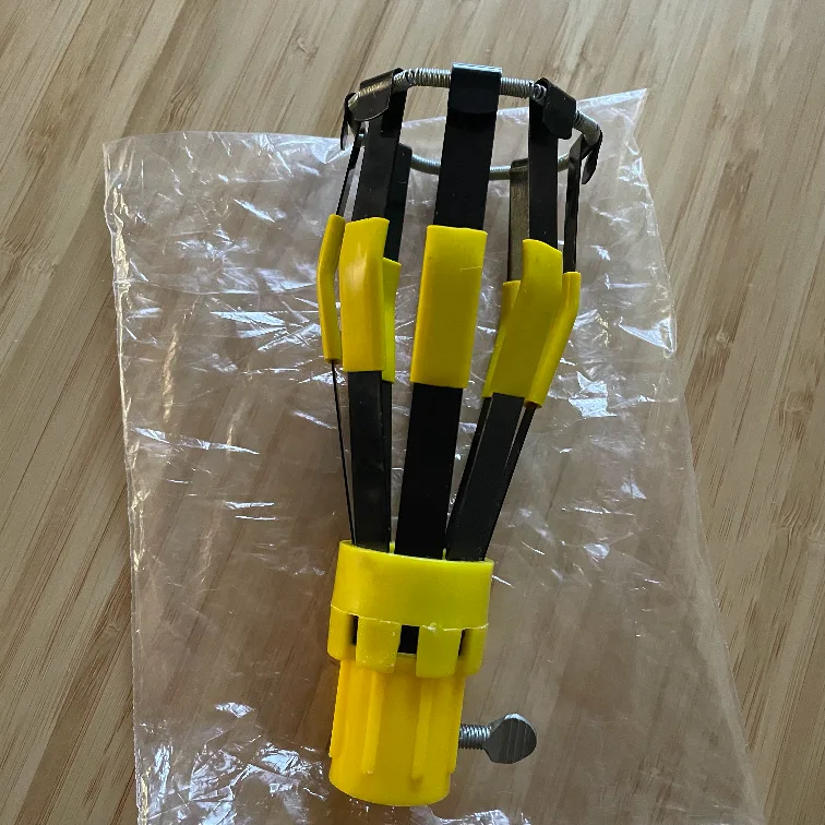 Bulb Catcher - Easy to reach and replace bulbs thumbnail