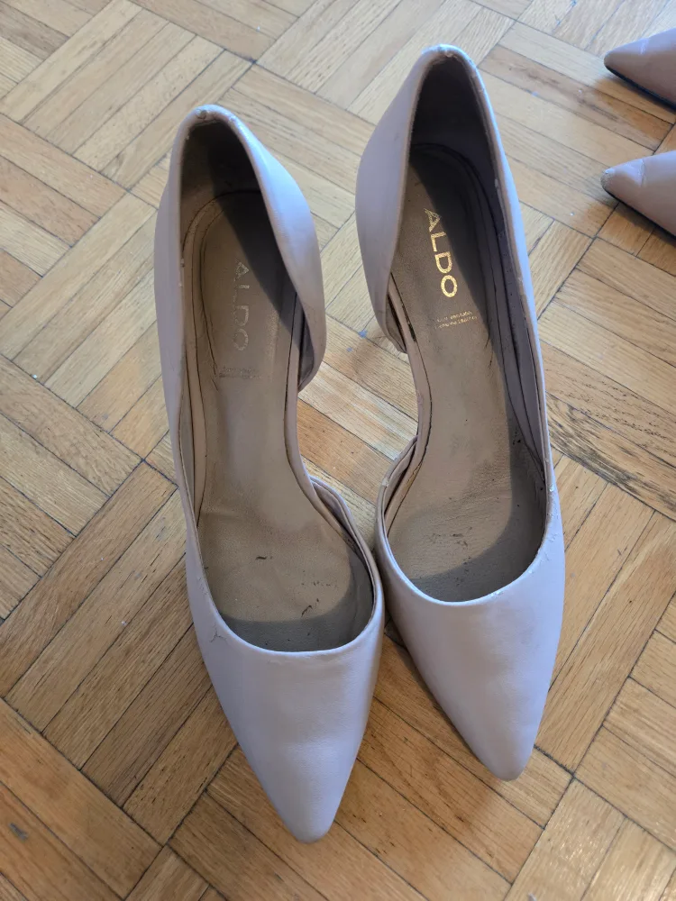 4 pairs of heels image indicator(4)